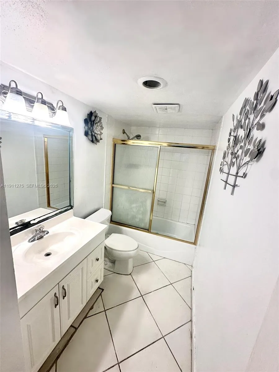4158 Inverrary Dr 405, Lauderhill, Florida 33319, Lauderhill, Florida 33319, 1 Bedroom Bedrooms, ,1 BathroomBathrooms,Residential,For Sale,4158 Inverrary Dr 405, Lauderhill, Florida 33319,A11911275