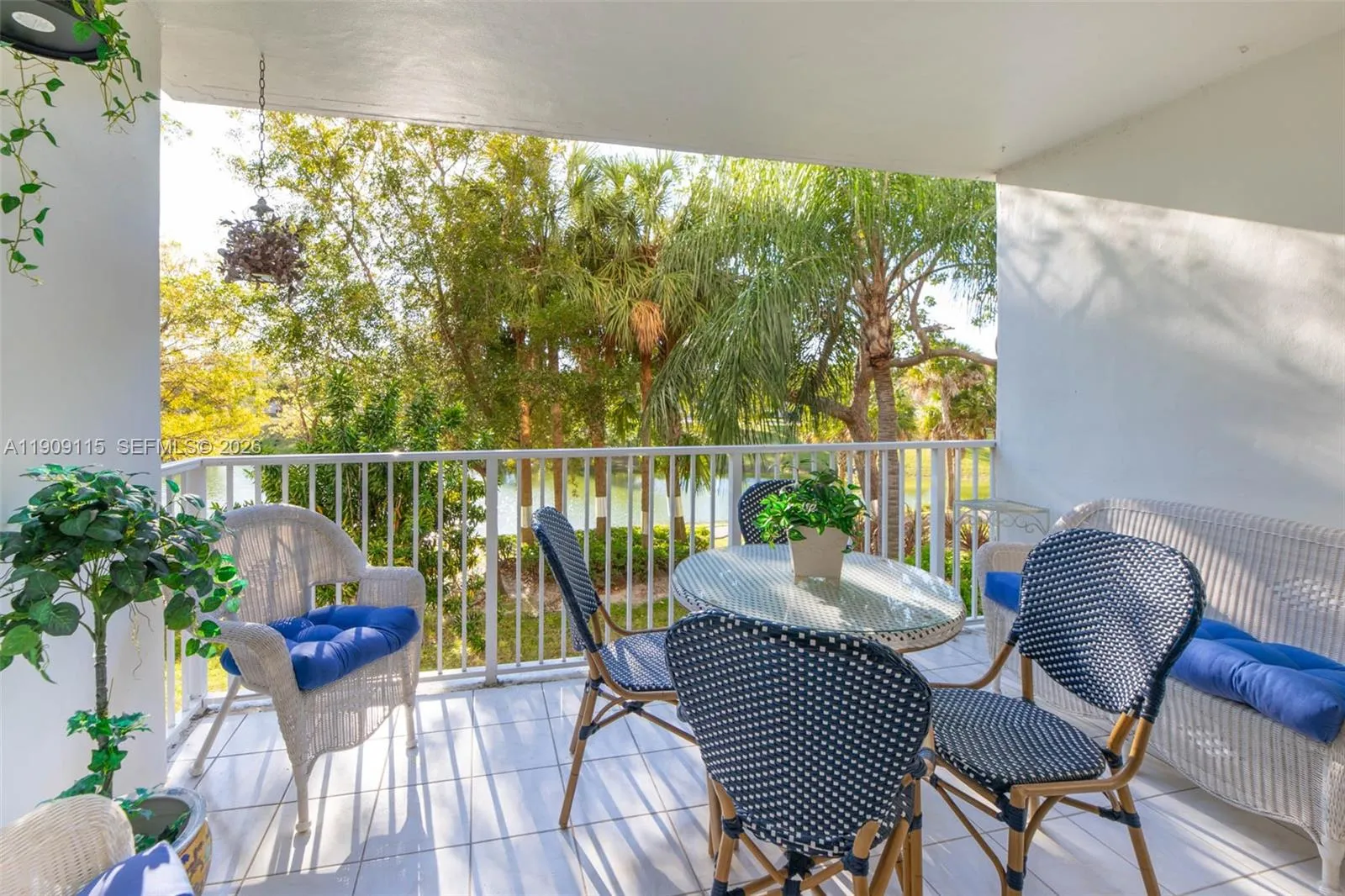 3850 Washington St 212, Hollywood, Florida 33021, Hollywood, Florida 33021, 2 Bedrooms Bedrooms, ,2 BathroomsBathrooms,Residential,For Sale,3850 Washington St 212, Hollywood, Florida 33021,A11909115