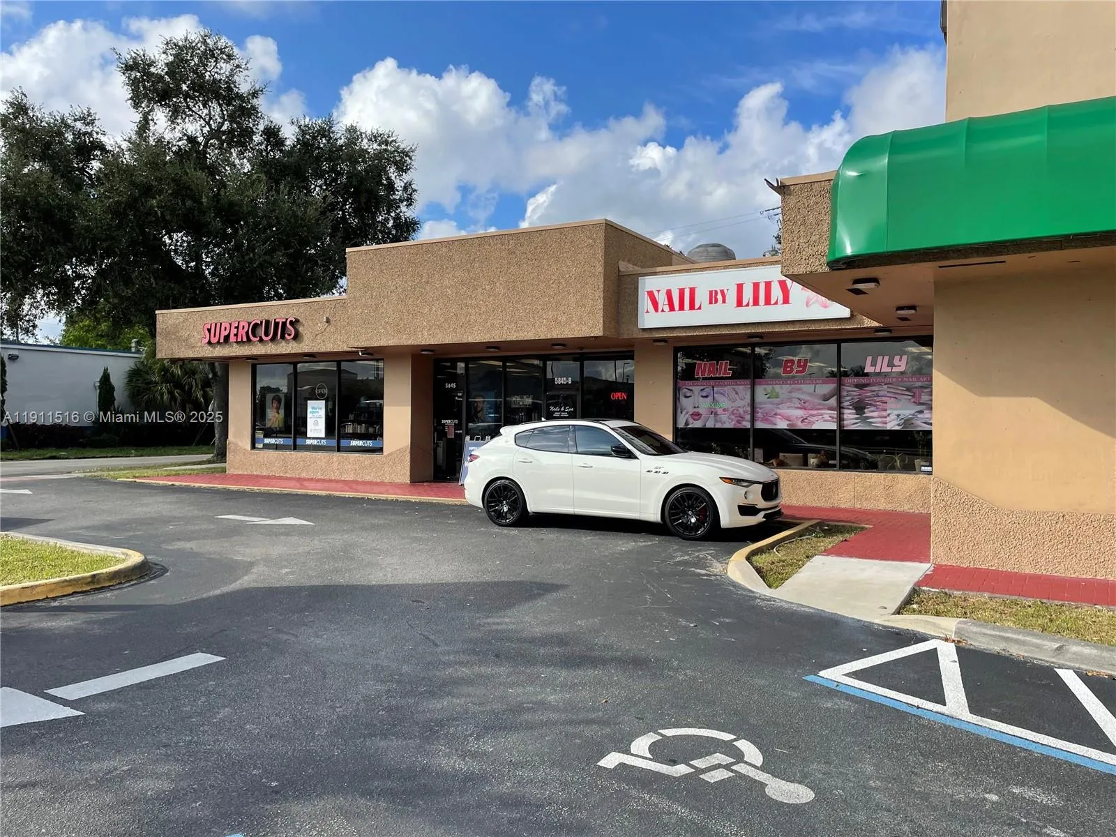 5845 Hollywood Blvd 2nd Fl, Hollywood, Florida 330, Hollywood, Florida 33021, ,Commercial Lease,For Rent,5845 Hollywood Blvd 2nd Fl, Hollywood, Florida 330,A11911516