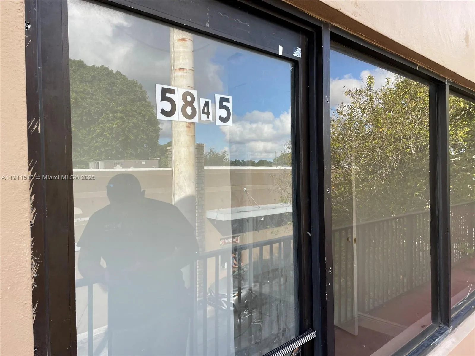 5845 Hollywood Blvd 2nd Fl, Hollywood, Florida 330, Hollywood, Florida 33021, ,Commercial Lease,For Rent,5845 Hollywood Blvd 2nd Fl, Hollywood, Florida 330,A11911516