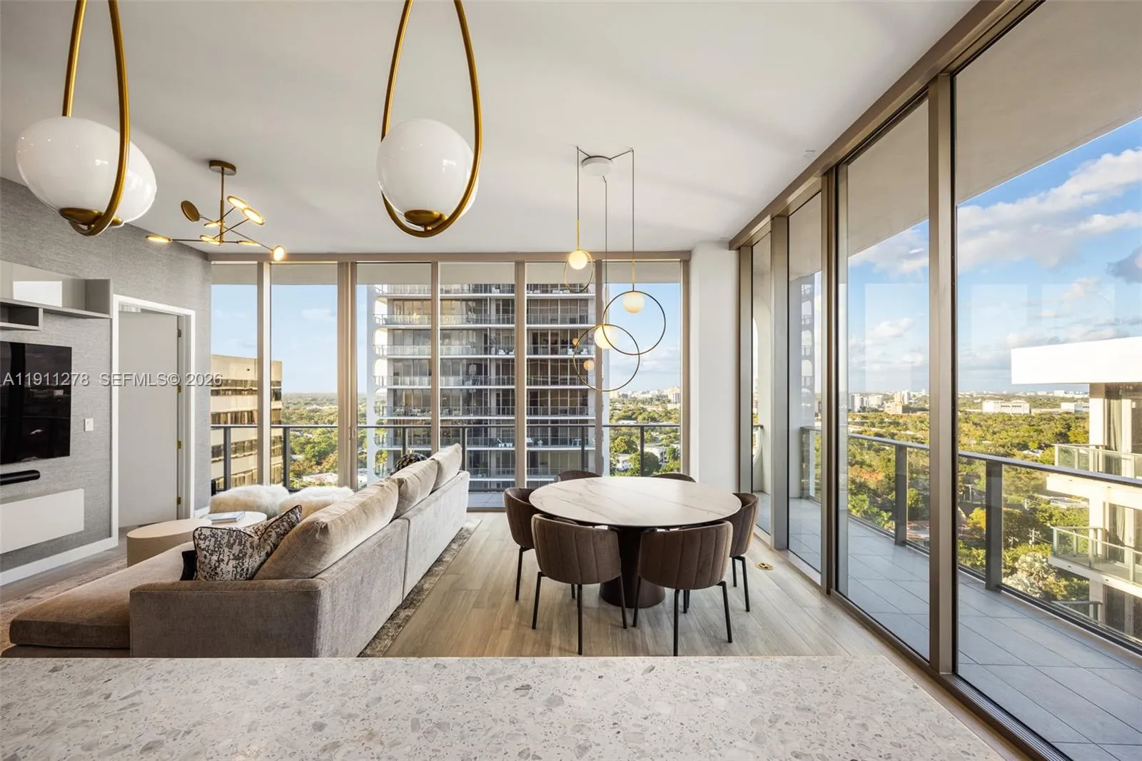 180° Sweeping Views