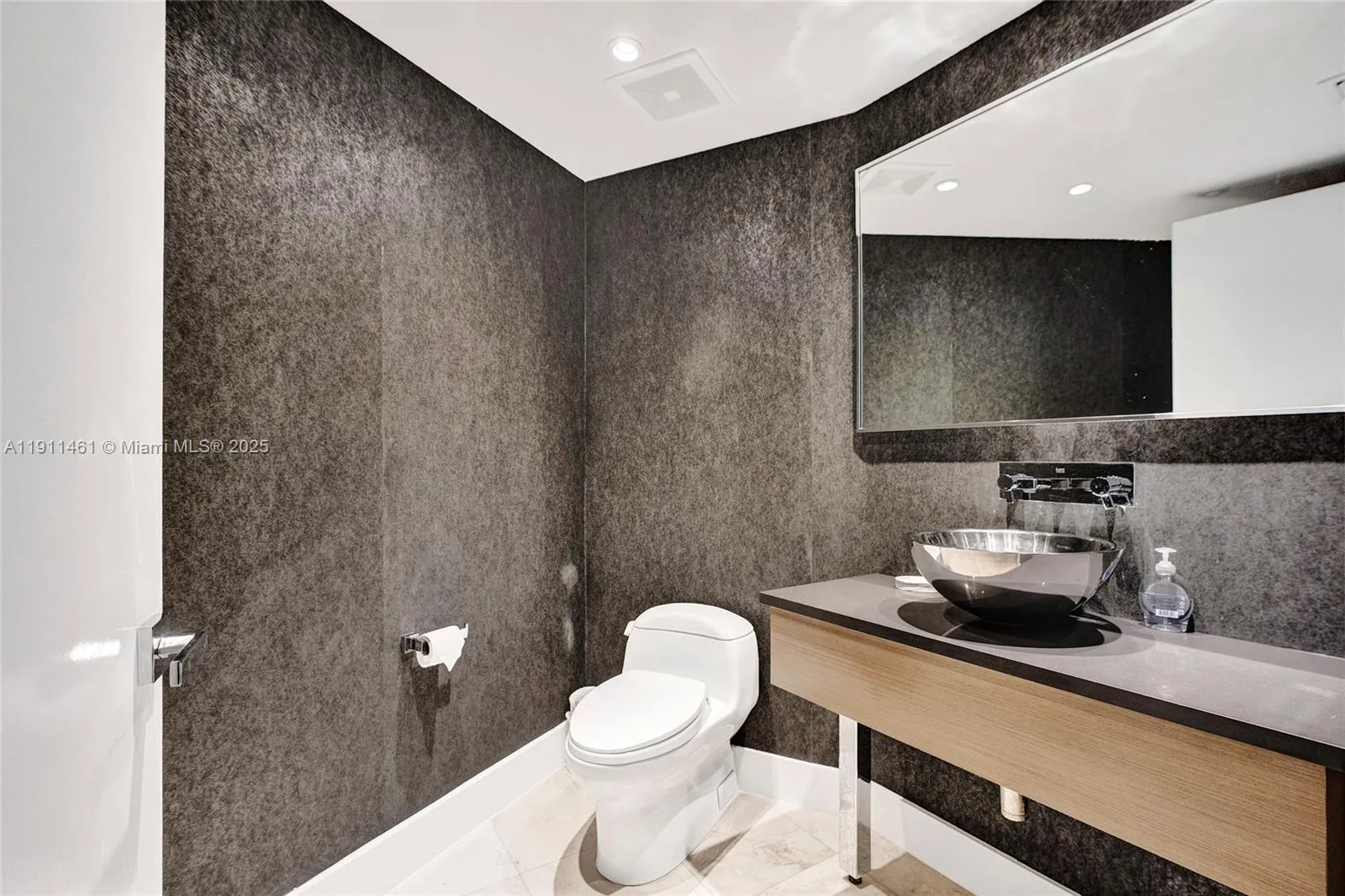 19111 Collins Ave 1602, Sunny Isles Beach, Florida, Sunny Isles Beach, Florida 33160, 3 Bedrooms Bedrooms, ,2 BathroomsBathrooms,Residential,For Sale,19111 Collins Ave 1602, Sunny Isles Beach, Florida,A11911461