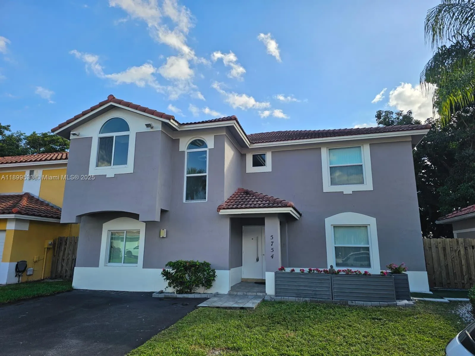 5754 Nw 98th Ave, Doral, Florida 33178, Doral, Florida 33178, 5 Bedrooms Bedrooms, ,3 BathroomsBathrooms,Residential,For Sale,5754 Nw 98th Ave, Doral, Florida 33178,A11899533