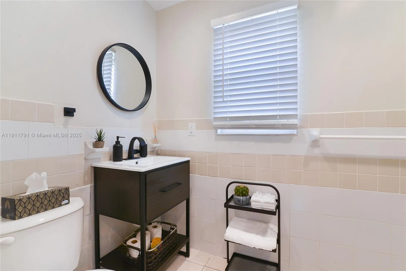 1947 Adams St, Hollywood, Florida 33020, Hollywood, Florida 33020, ,Residential Income,For Sale,1947 Adams St, Hollywood, Florida 33020,A11911791