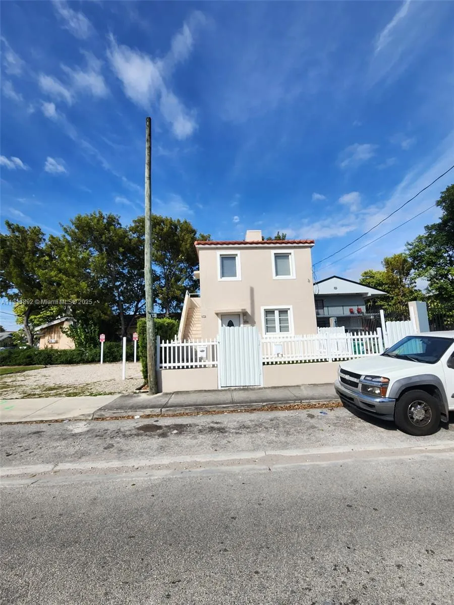 243 Sw 10th Ave, Miami, Florida 33130, Miami, Florida 33130, ,Residential Income,For Sale,243 Sw 10th Ave, Miami, Florida 33130,A11911892