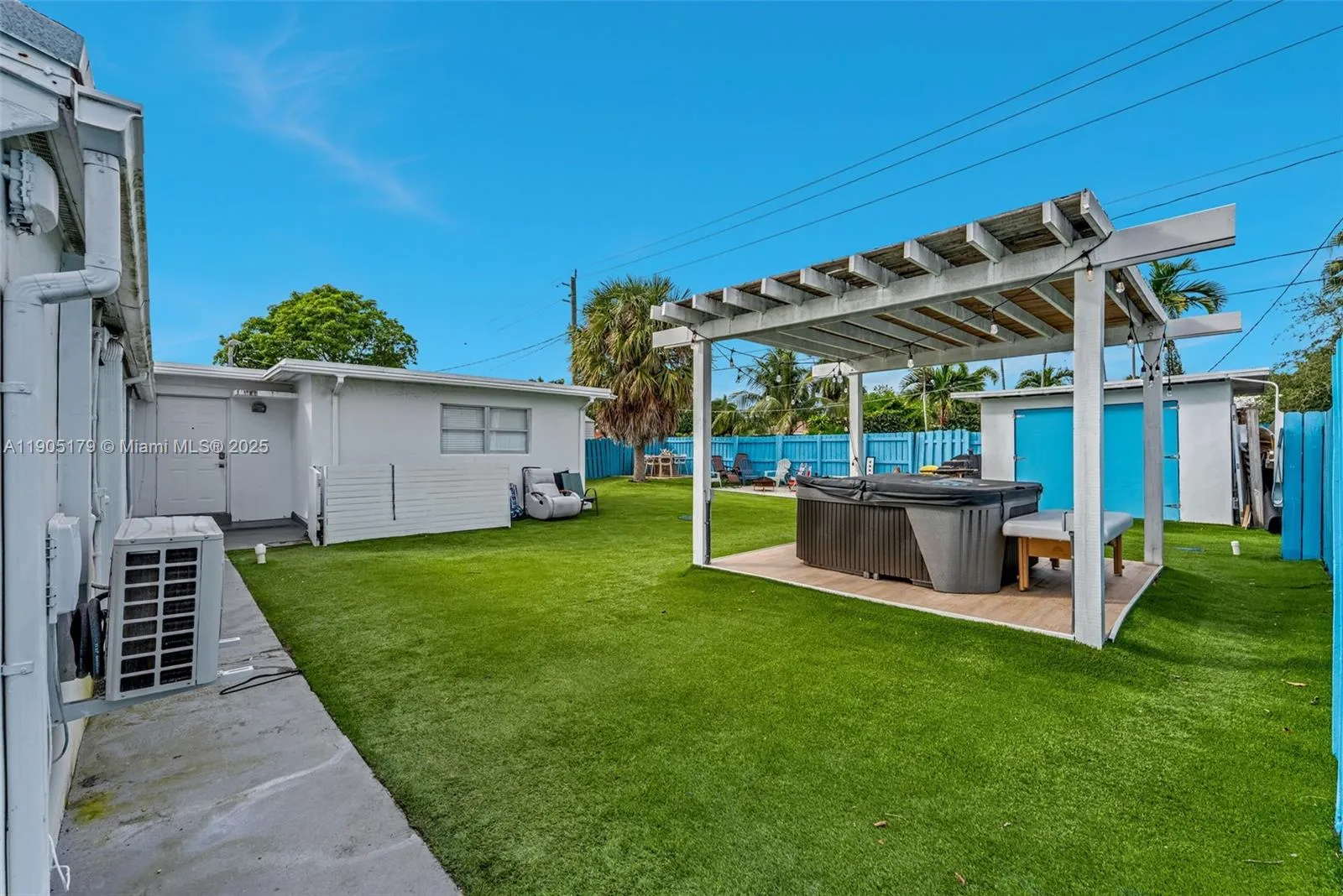 1105 Ne 10th St, Hallandale Beach, Florida 33009, Hallandale Beach, Florida 33009, ,Residential Income,For Sale,1105 Ne 10th St, Hallandale Beach, Florida 33009,A11905179