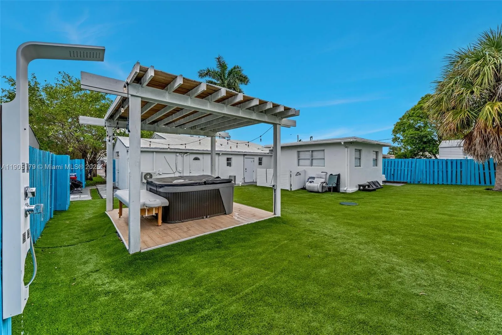 1105 Ne 10th St, Hallandale Beach, Florida 33009, Hallandale Beach, Florida 33009, ,Residential Income,For Sale,1105 Ne 10th St, Hallandale Beach, Florida 33009,A11905179