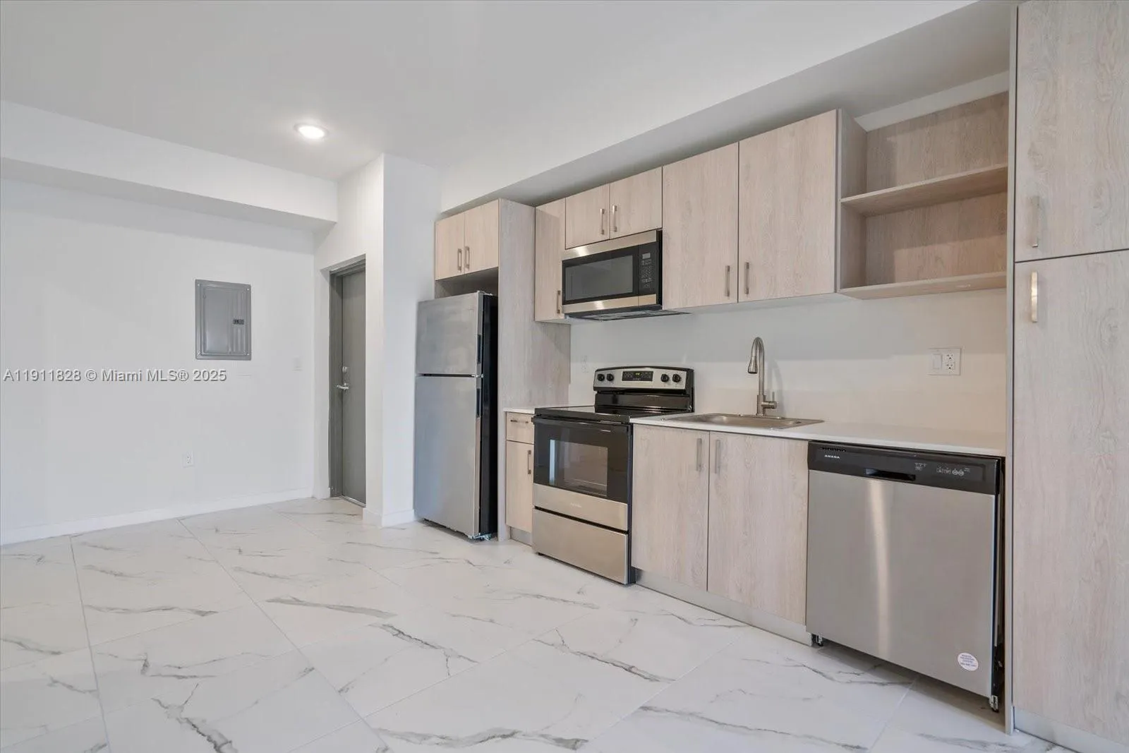 420 Sw 7th Ave 203, Miami, Florida 33130, Miami, Florida 33130, 2 Bedrooms Bedrooms, ,1 BathroomBathrooms,Residential Lease,For Rent,420 Sw 7th Ave 203, Miami, Florida 33130,A11911828