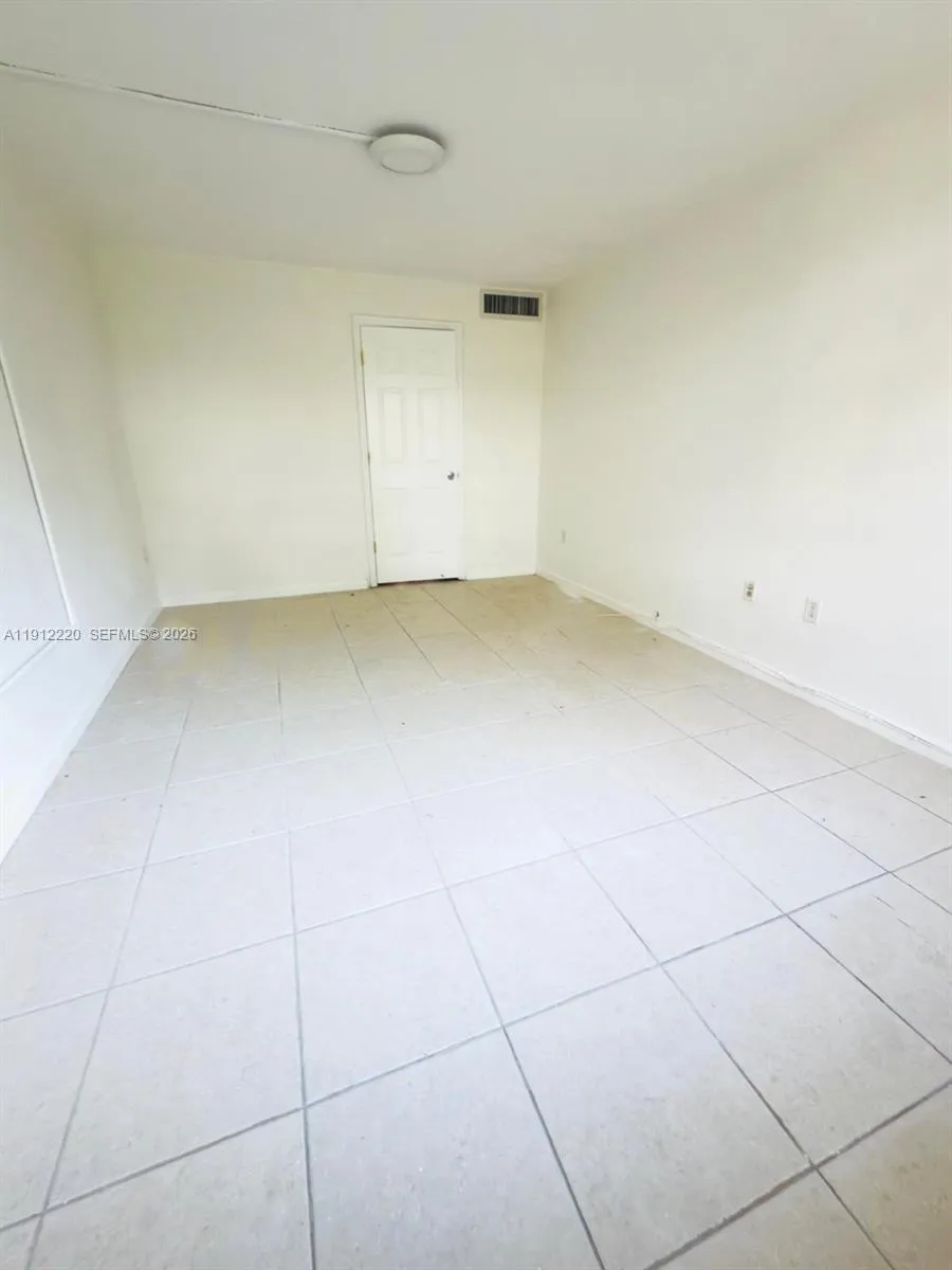 1301 Ne 191st St F110, Miami, Florida 33179, Miami, Florida 33179, 1 Bedroom Bedrooms, ,1 BathroomBathrooms,Residential,For Sale,1301 Ne 191st St F110, Miami, Florida 33179,A11912220