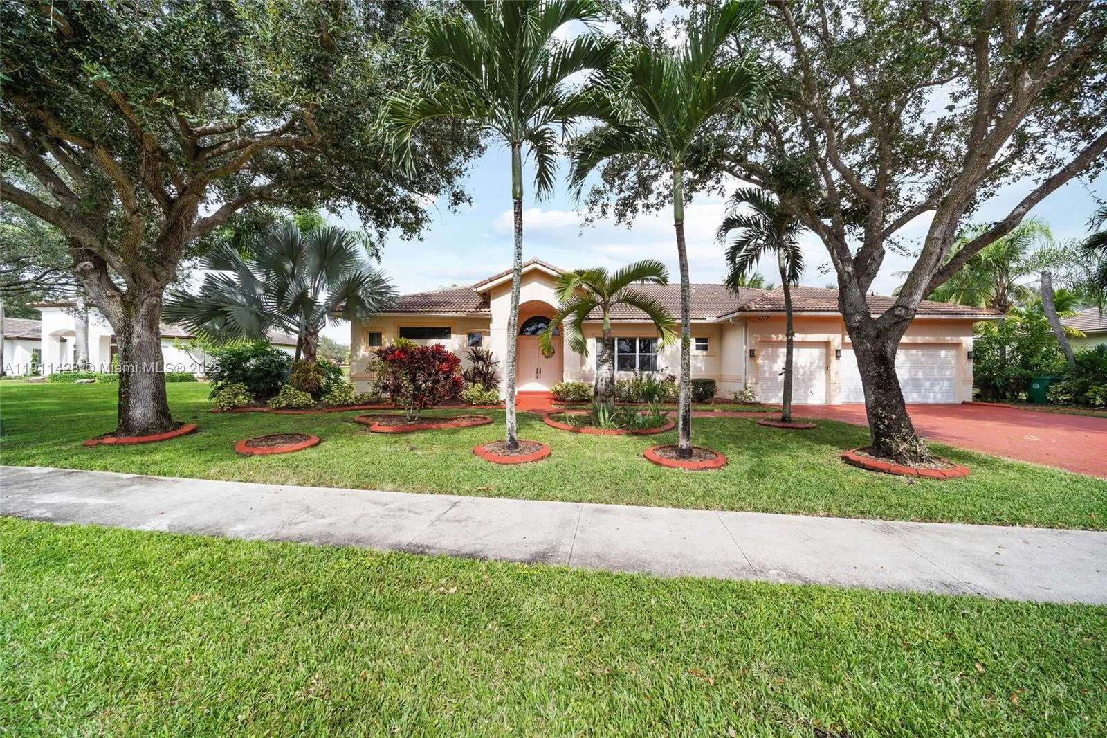 13875 Sw 41st St, Davie, Florida 33330, Davie, Florida 33330, 4 Bedrooms Bedrooms, ,3 BathroomsBathrooms,Residential,For Sale,13875 Sw 41st St, Davie, Florida 33330,A11911428