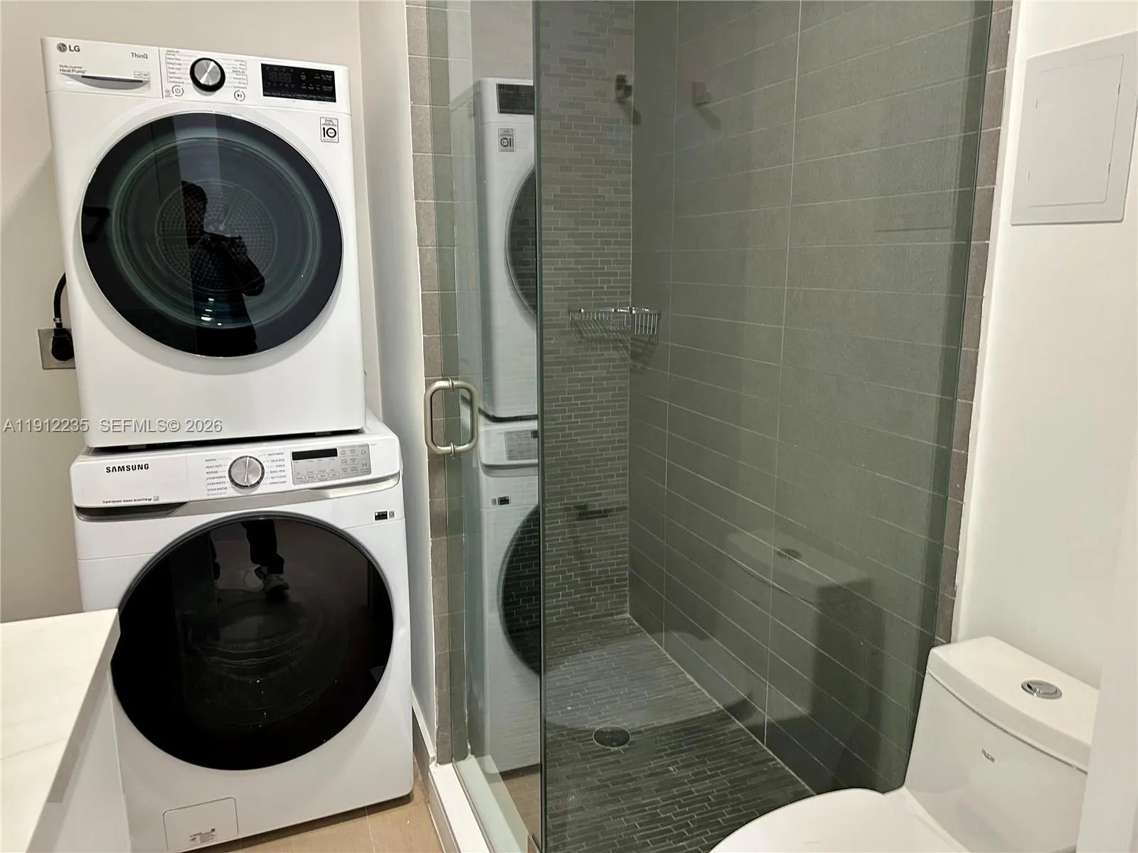 881 Ocean Dr L3, Key Biscayne, Florida 33149, Key Biscayne, Florida 33149, 2 Bedrooms Bedrooms, ,2 BathroomsBathrooms,Residential Lease,For Rent,881 Ocean Dr L3, Key Biscayne, Florida 33149,A11912235