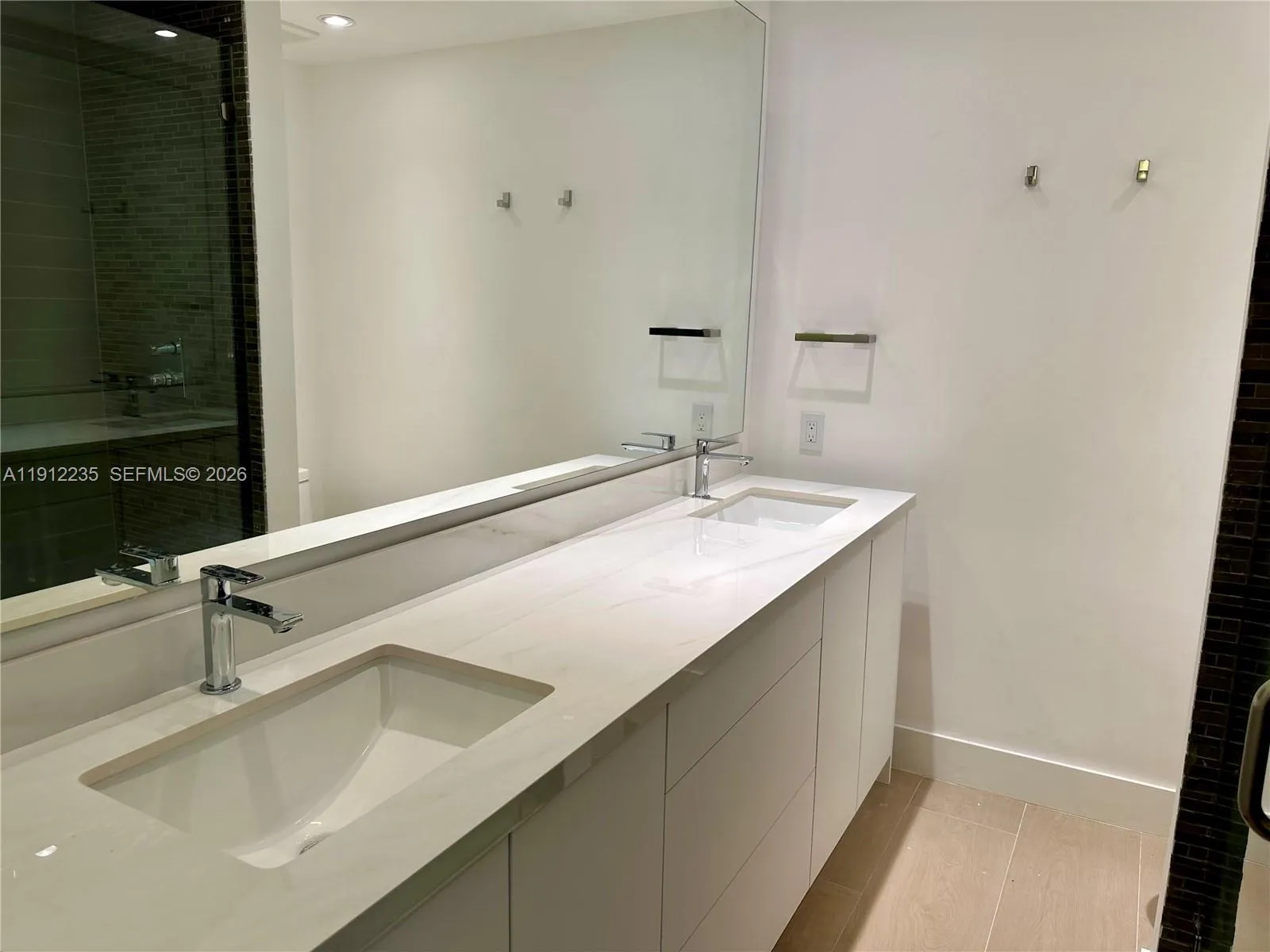 881 Ocean Dr L3, Key Biscayne, Florida 33149, Key Biscayne, Florida 33149, 2 Bedrooms Bedrooms, ,2 BathroomsBathrooms,Residential Lease,For Rent,881 Ocean Dr L3, Key Biscayne, Florida 33149,A11912235