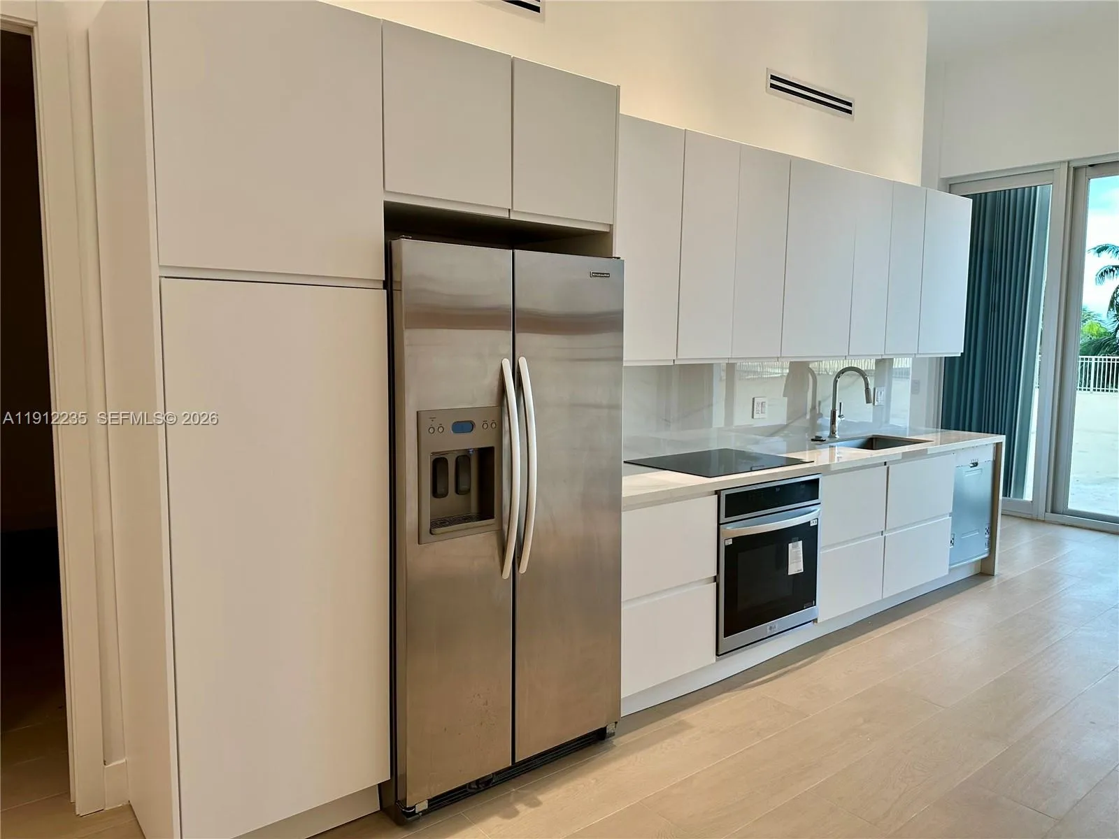 881 Ocean Dr L3, Key Biscayne, Florida 33149, Key Biscayne, Florida 33149, 2 Bedrooms Bedrooms, ,2 BathroomsBathrooms,Residential Lease,For Rent,881 Ocean Dr L3, Key Biscayne, Florida 33149,A11912235
