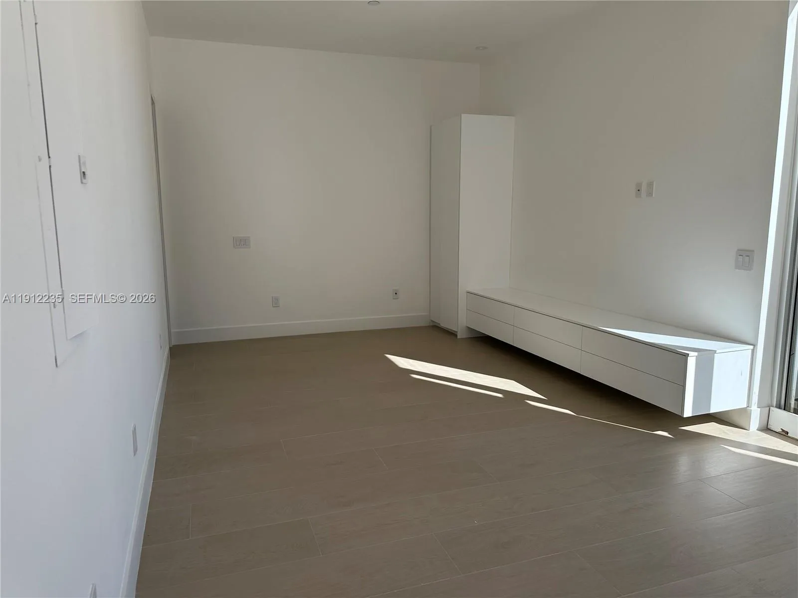 881 Ocean Dr L3, Key Biscayne, Florida 33149, Key Biscayne, Florida 33149, 2 Bedrooms Bedrooms, ,2 BathroomsBathrooms,Residential Lease,For Rent,881 Ocean Dr L3, Key Biscayne, Florida 33149,A11912235