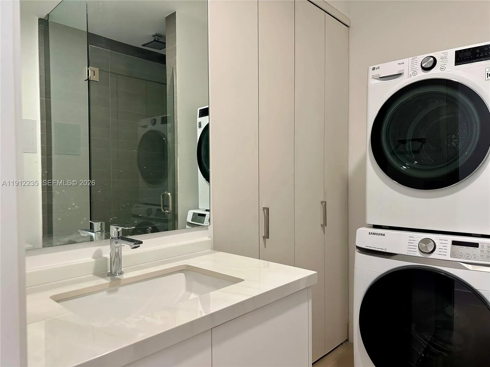 881 Ocean Dr L3, Key Biscayne, Florida 33149, Key Biscayne, Florida 33149, 2 Bedrooms Bedrooms, ,2 BathroomsBathrooms,Residential Lease,For Rent,881 Ocean Dr L3, Key Biscayne, Florida 33149,A11912235