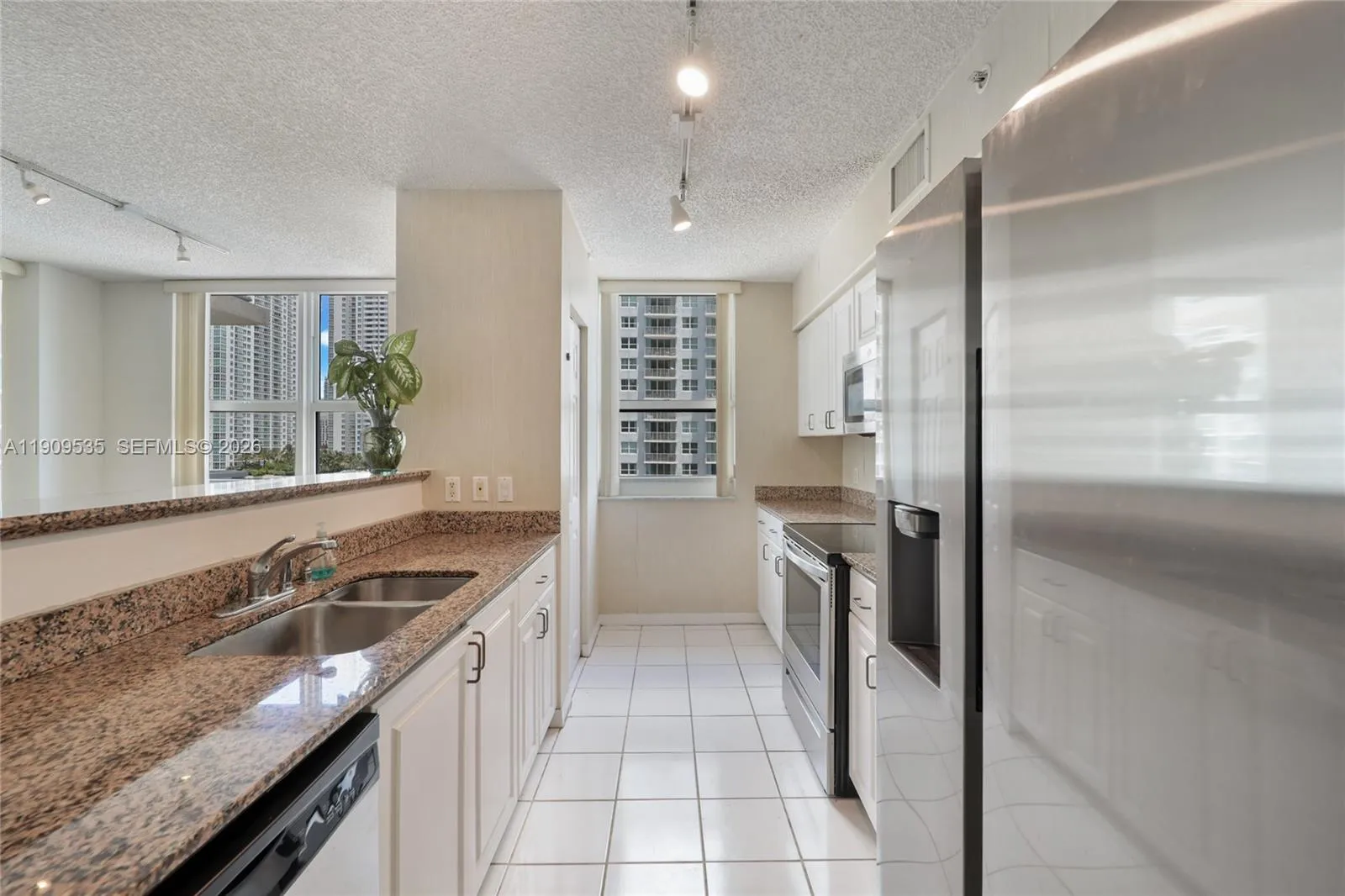1155 Brickell Bay Dr 1602, Miami, Florida 33131, Miami, Florida 33131, 3 Bedrooms Bedrooms, ,2 BathroomsBathrooms,Residential Lease,For Rent,1155 Brickell Bay Dr 1602, Miami, Florida 33131,A11909535