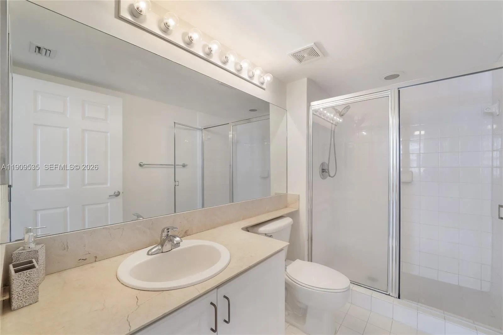 1155 Brickell Bay Dr 1602, Miami, Florida 33131, Miami, Florida 33131, 3 Bedrooms Bedrooms, ,2 BathroomsBathrooms,Residential Lease,For Rent,1155 Brickell Bay Dr 1602, Miami, Florida 33131,A11909535