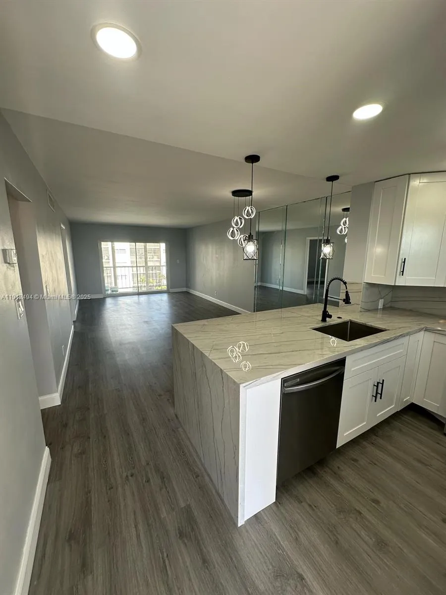 220 Sw 9th Ave 406, Hallandale Beach, Florida 3300, Hallandale Beach, Florida 33009, 2 Bedrooms Bedrooms, ,2 BathroomsBathrooms,Residential,For Sale,220 Sw 9th Ave 406, Hallandale Beach, Florida 3300,A11912494