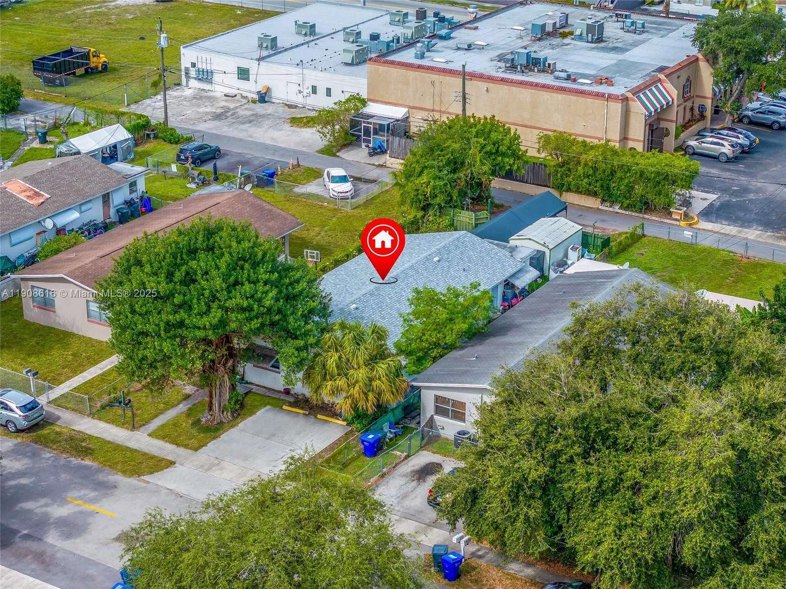 5709 Lincoln St, Hollywood, Florida 33021, Hollywood, Florida 33021, ,Residential Income,For Sale,5709 Lincoln St, Hollywood, Florida 33021,A11908616