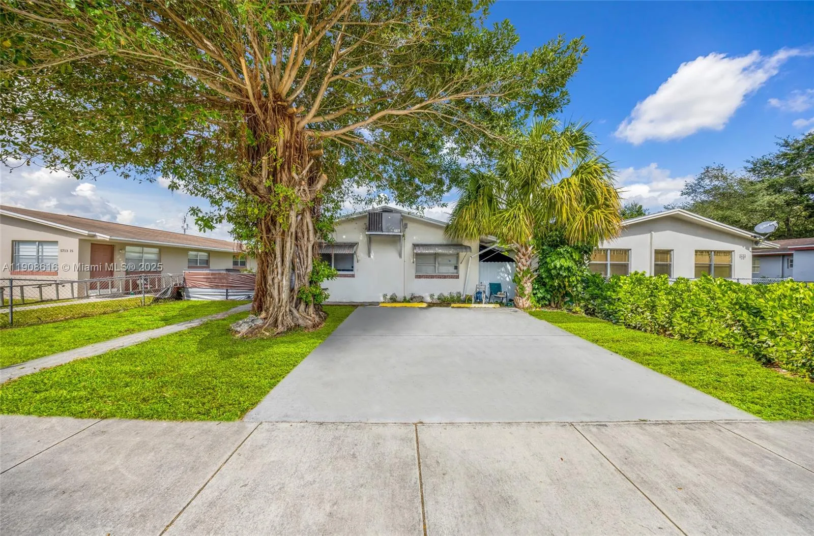 5709 Lincoln St, Hollywood, Florida 33021, Hollywood, Florida 33021, ,Residential Income,For Sale,5709 Lincoln St, Hollywood, Florida 33021,A11908616