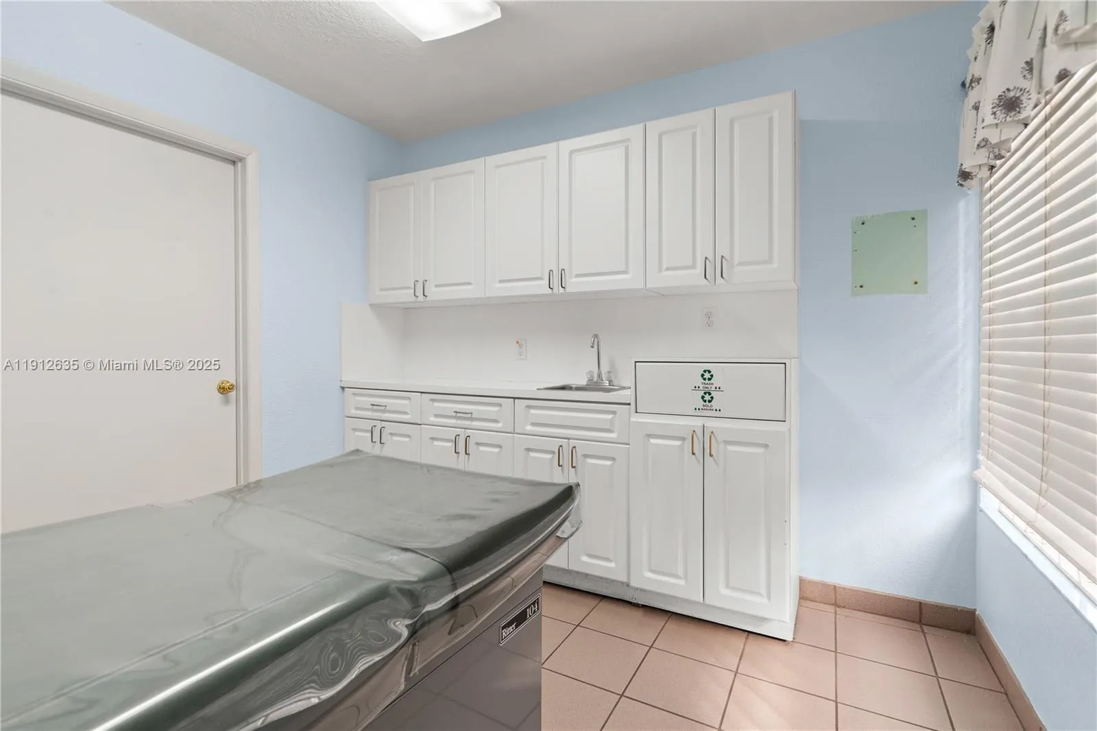 1920 Sw 22nd St, Miami, Florida 33145, Miami, Florida 33145, ,Commercial Lease,For Rent,1920 Sw 22nd St, Miami, Florida 33145,A11912635