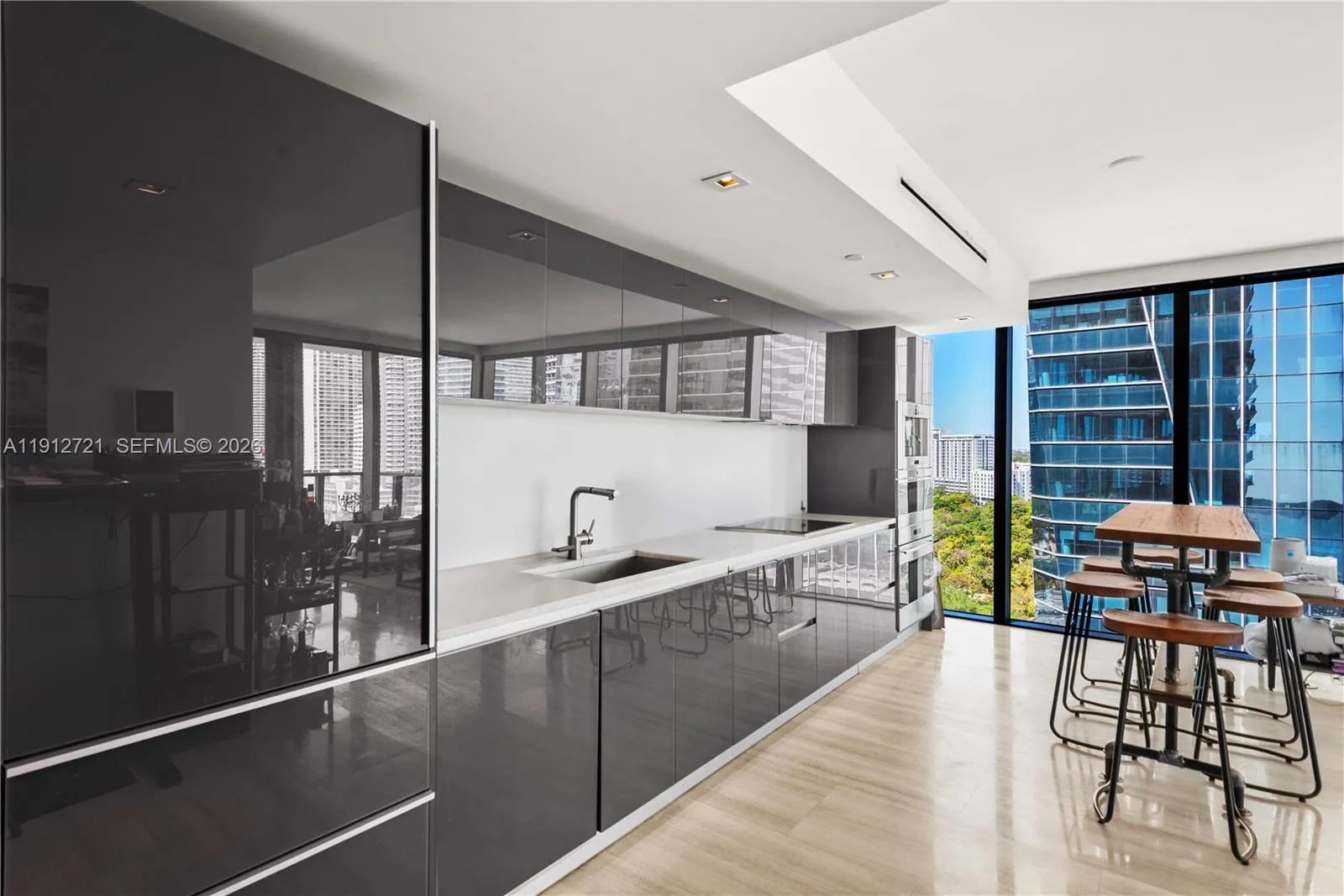 1451 Brickell Avenue 1706, Miami, Florida 33131, Miami, Florida 33131, 1 Bedroom Bedrooms, ,1 BathroomBathrooms,Residential,For Sale,1451 Brickell Avenue 1706, Miami, Florida 33131,A11912721