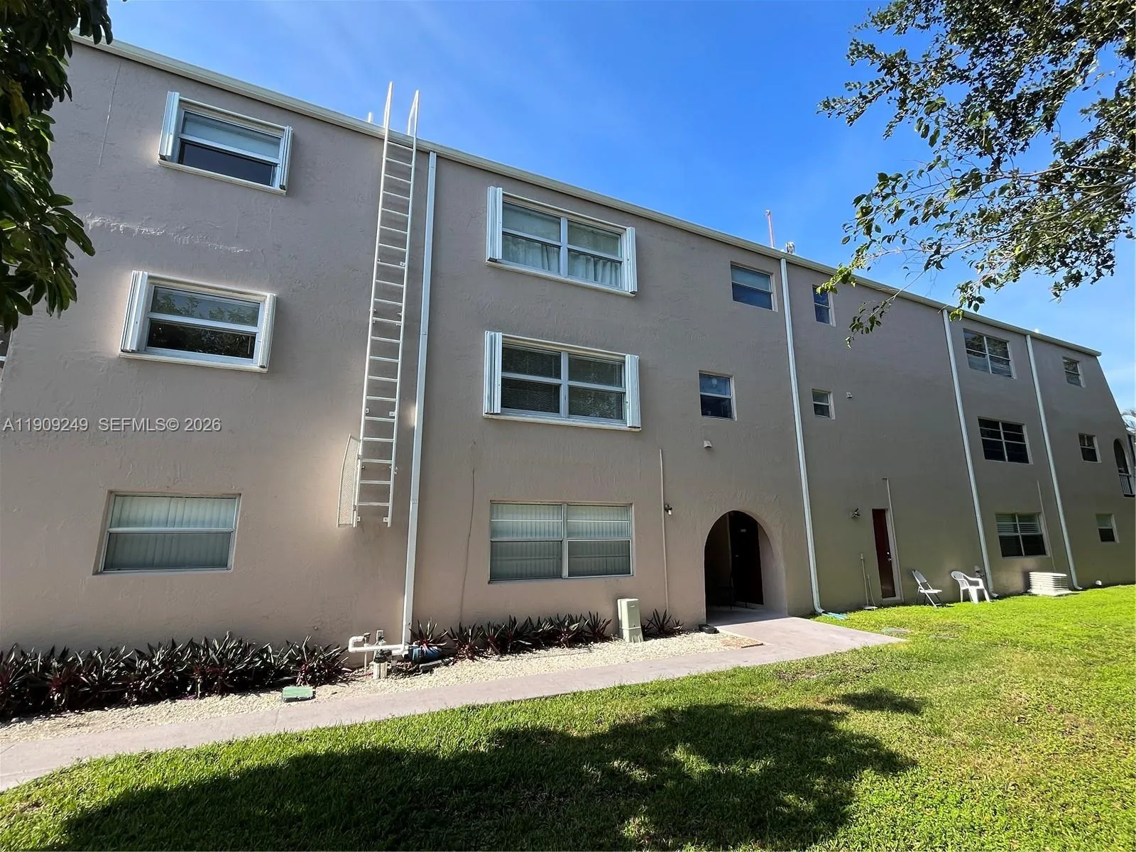 1100 Se 4th Ave 10, Deerfield Beach, Florida 33441, Deerfield Beach, Florida 33441, 1 Bedroom Bedrooms, ,1 BathroomBathrooms,Residential,For Sale,1100 Se 4th Ave 10, Deerfield Beach, Florida 33441,A11909249