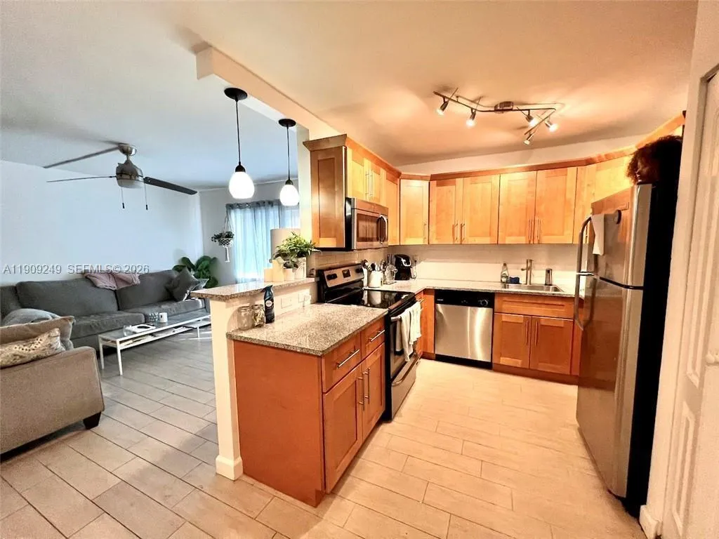 1100 Se 4th Ave 10, Deerfield Beach, Florida 33441, Deerfield Beach, Florida 33441, 1 Bedroom Bedrooms, ,1 BathroomBathrooms,Residential,For Sale,1100 Se 4th Ave 10, Deerfield Beach, Florida 33441,A11909249