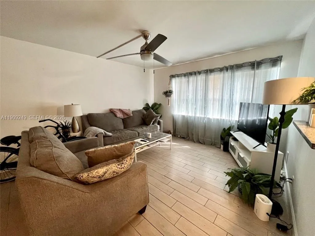 1100 Se 4th Ave 10, Deerfield Beach, Florida 33441, Deerfield Beach, Florida 33441, 1 Bedroom Bedrooms, ,1 BathroomBathrooms,Residential,For Sale,1100 Se 4th Ave 10, Deerfield Beach, Florida 33441,A11909249