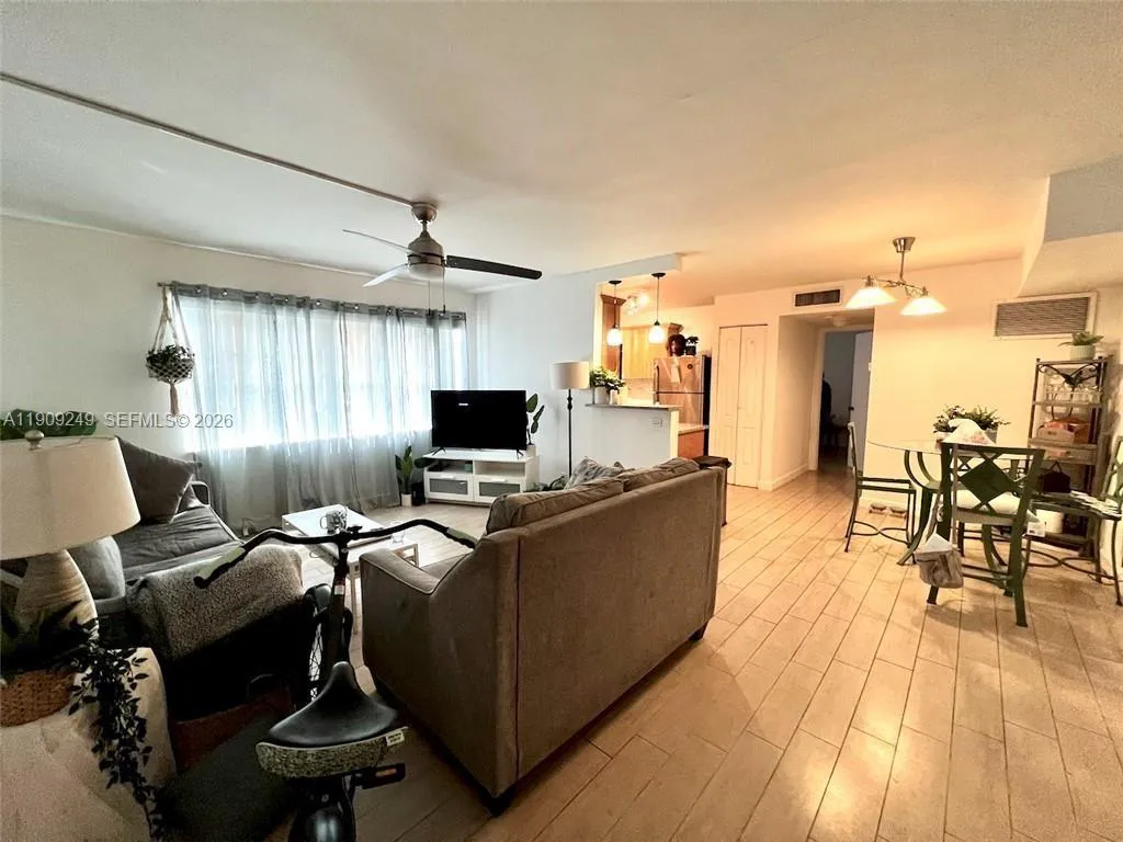 1100 Se 4th Ave 10, Deerfield Beach, Florida 33441, Deerfield Beach, Florida 33441, 1 Bedroom Bedrooms, ,1 BathroomBathrooms,Residential,For Sale,1100 Se 4th Ave 10, Deerfield Beach, Florida 33441,A11909249