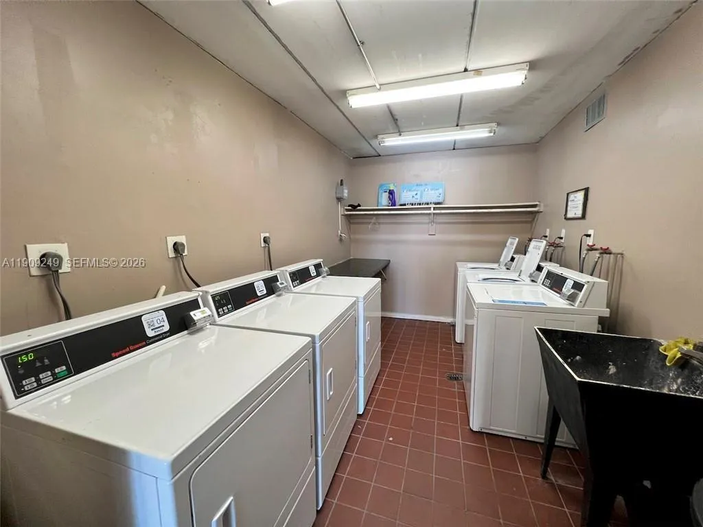 1100 Se 4th Ave 10, Deerfield Beach, Florida 33441, Deerfield Beach, Florida 33441, 1 Bedroom Bedrooms, ,1 BathroomBathrooms,Residential,For Sale,1100 Se 4th Ave 10, Deerfield Beach, Florida 33441,A11909249