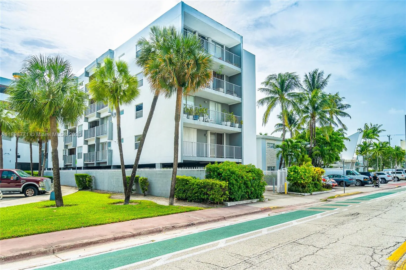 1615 West Ave 504, Miami Beach, Florida 33139, Miami Beach, Florida 33139, 1 Bedroom Bedrooms, ,1 BathroomBathrooms,Residential,For Sale,1615 West Ave 504, Miami Beach, Florida 33139,A11898771