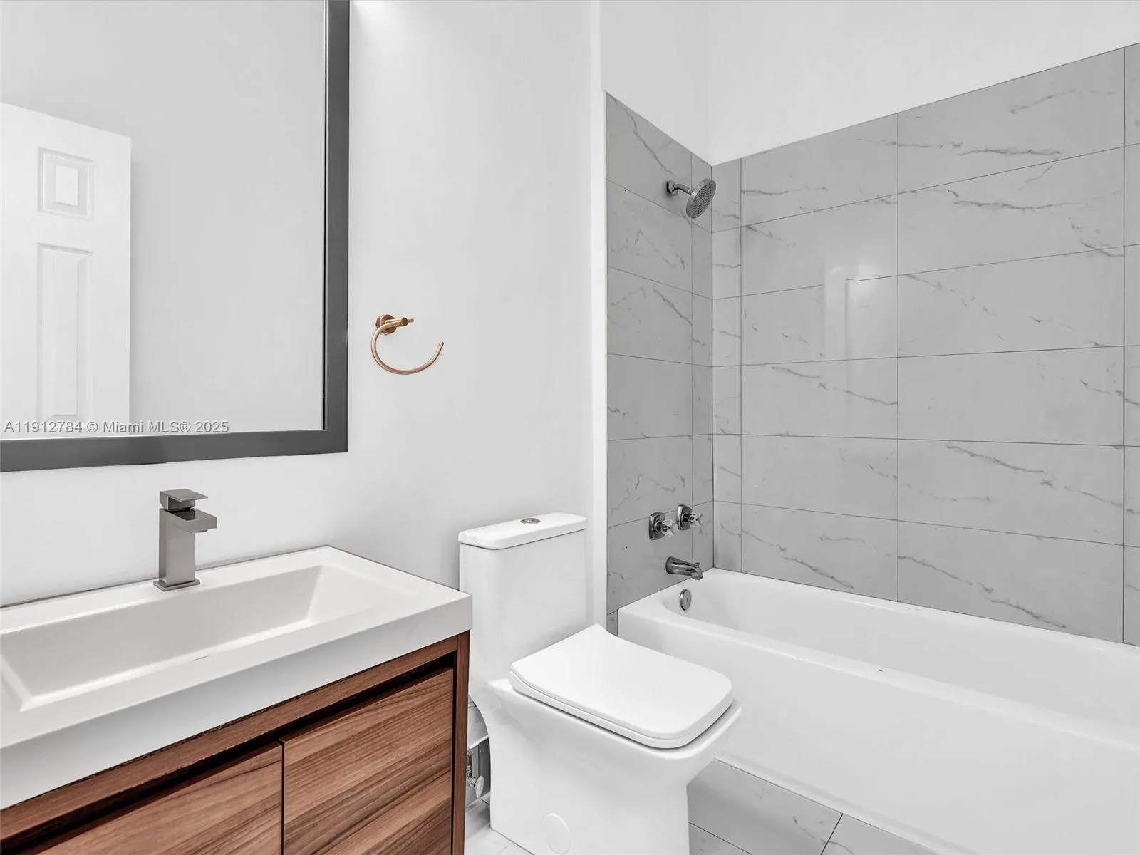 3776 Ne 166th St 108, North Miami Beach, Florida 3, North Miami Beach, Florida 33160, 3 Bedrooms Bedrooms, ,2 BathroomsBathrooms,Residential,For Sale,3776 Ne 166th St 108, North Miami Beach, Florida 3,A11912784