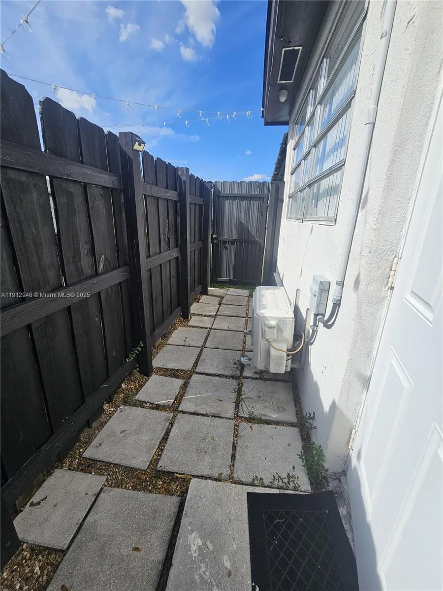 Hialeah, Florida 33010, 1 Bedroom Bedrooms, ,1 BathroomBathrooms,Residential Lease,For Rent,A11912946