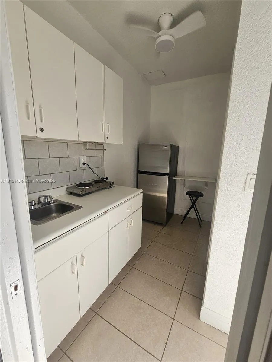 Hialeah, Florida 33010, 1 Bedroom Bedrooms, ,1 BathroomBathrooms,Residential Lease,For Rent,A11912946
