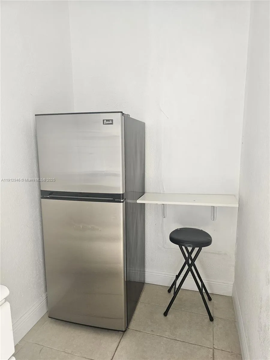 Hialeah, Florida 33010, 1 Bedroom Bedrooms, ,1 BathroomBathrooms,Residential Lease,For Rent,A11912946