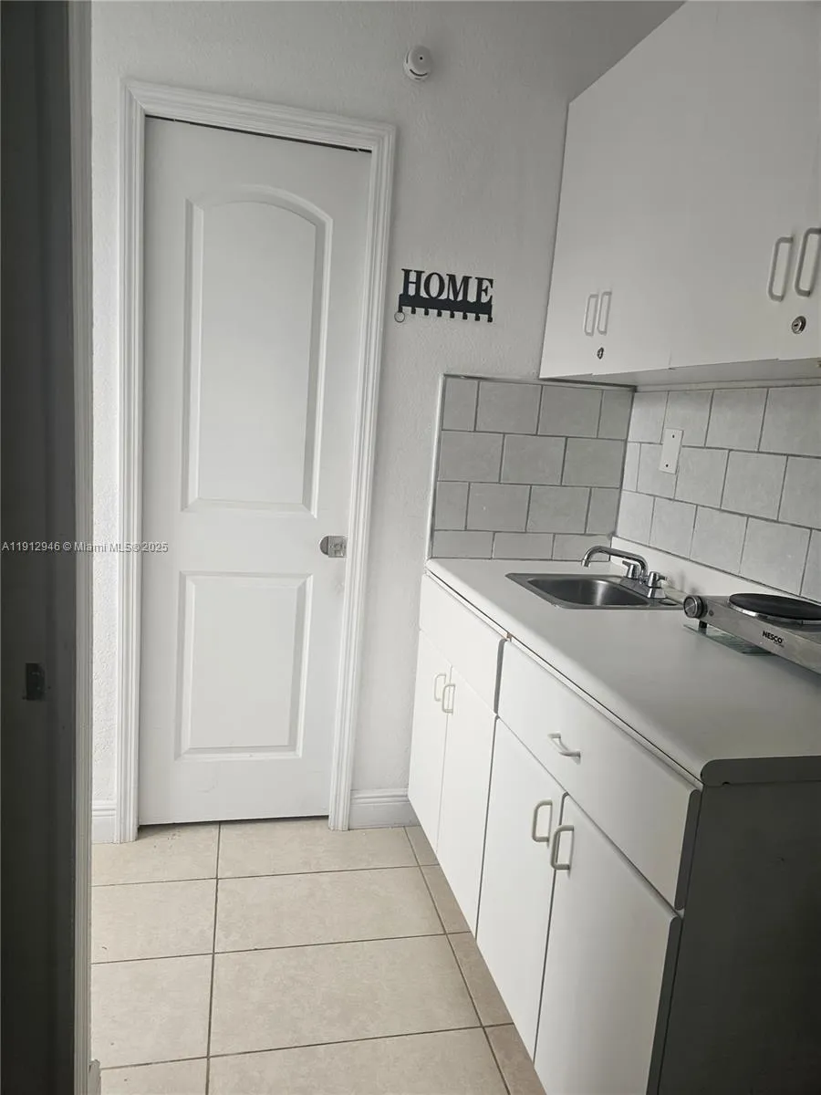Hialeah, Florida 33010, 1 Bedroom Bedrooms, ,1 BathroomBathrooms,Residential Lease,For Rent,A11912946