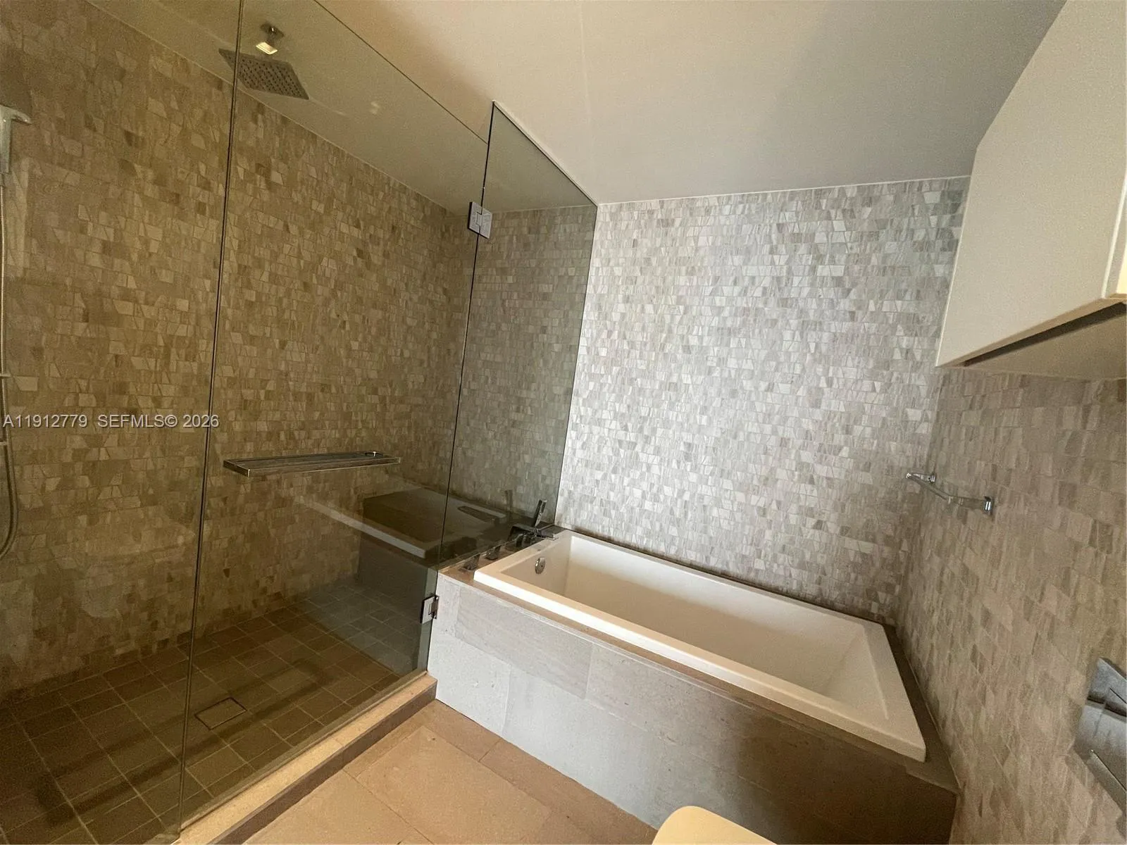 68 Se 6th St 3806, Miami, Florida 33131, Miami, Florida 33131, 1 Bedroom Bedrooms, ,1 BathroomBathrooms,Residential,For Sale,68 Se 6th St 3806, Miami, Florida 33131,A11912779