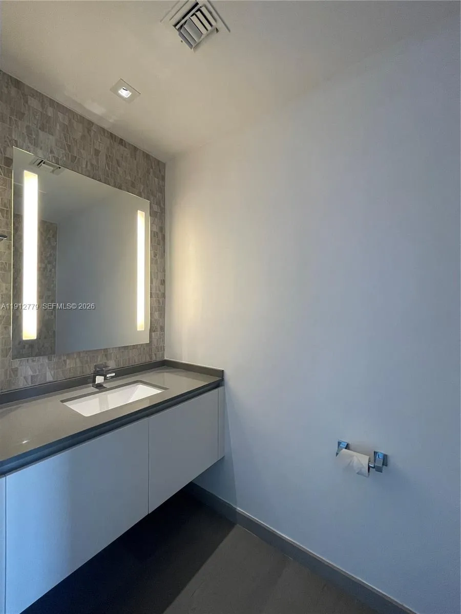 68 Se 6th St 3806, Miami, Florida 33131, Miami, Florida 33131, 1 Bedroom Bedrooms, ,1 BathroomBathrooms,Residential,For Sale,68 Se 6th St 3806, Miami, Florida 33131,A11912779