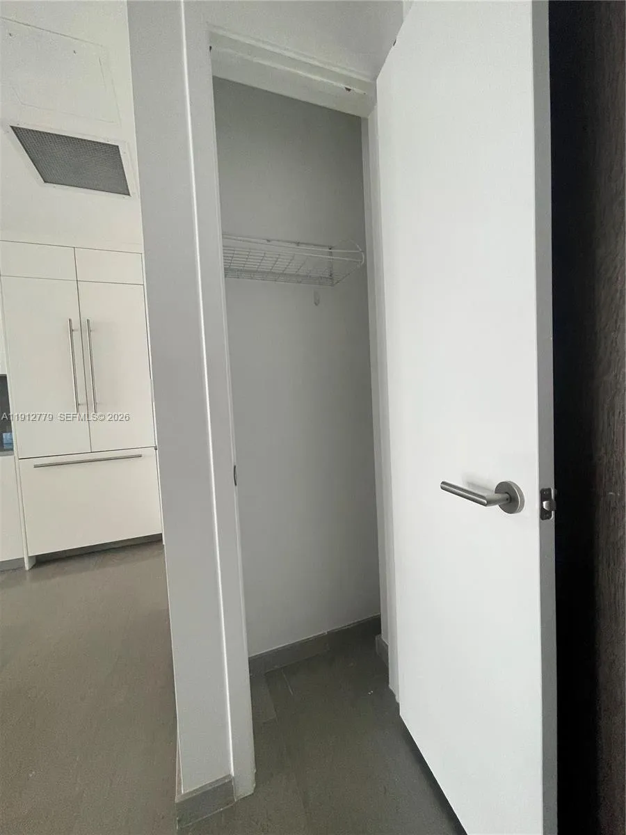 68 Se 6th St 3806, Miami, Florida 33131, Miami, Florida 33131, 1 Bedroom Bedrooms, ,1 BathroomBathrooms,Residential,For Sale,68 Se 6th St 3806, Miami, Florida 33131,A11912779