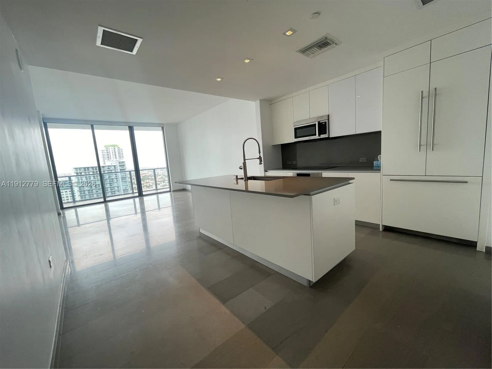 68 Se 6th St 3806, Miami, Florida 33131, Miami, Florida 33131, 1 Bedroom Bedrooms, ,1 BathroomBathrooms,Residential,For Sale,68 Se 6th St 3806, Miami, Florida 33131,A11912779
