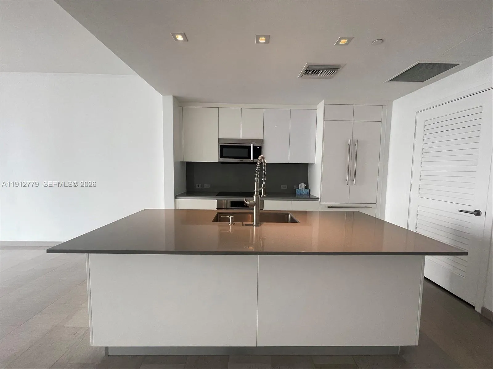 68 Se 6th St 3806, Miami, Florida 33131, Miami, Florida 33131, 1 Bedroom Bedrooms, ,1 BathroomBathrooms,Residential,For Sale,68 Se 6th St 3806, Miami, Florida 33131,A11912779