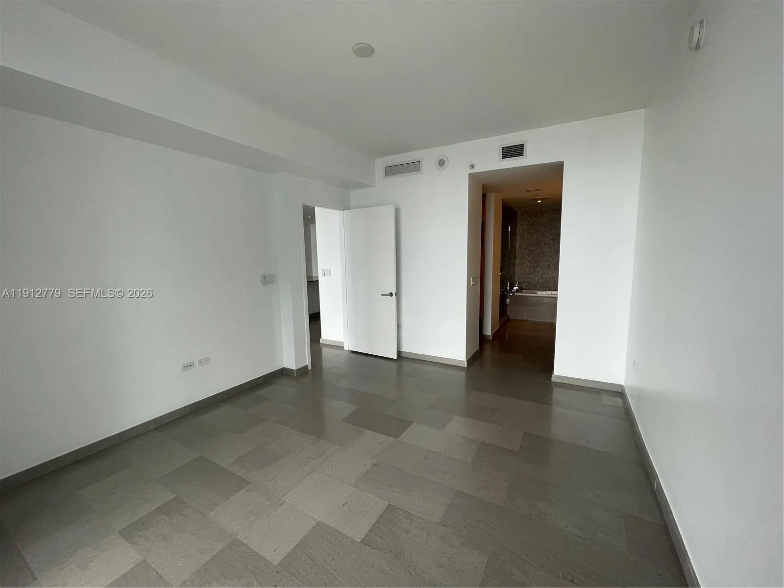68 Se 6th St 3806, Miami, Florida 33131, Miami, Florida 33131, 1 Bedroom Bedrooms, ,1 BathroomBathrooms,Residential,For Sale,68 Se 6th St 3806, Miami, Florida 33131,A11912779