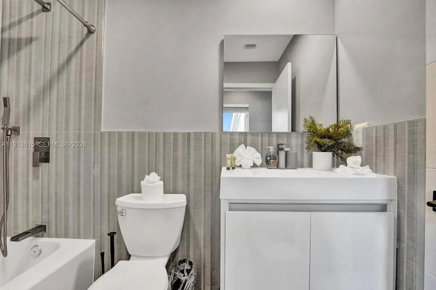 1241 Hollywood Blvd, Hollywood, Florida 33019, Hollywood, Florida 33019, 6 Bedrooms Bedrooms, ,4 BathroomsBathrooms,Residential Lease,For Rent,1241 Hollywood Blvd, Hollywood, Florida 33019,A11913515