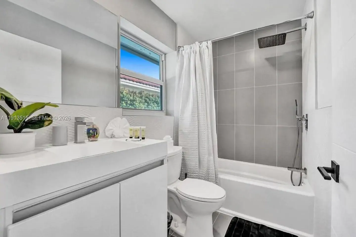 1241 Hollywood Blvd, Hollywood, Florida 33019, Hollywood, Florida 33019, 6 Bedrooms Bedrooms, ,4 BathroomsBathrooms,Residential Lease,For Rent,1241 Hollywood Blvd, Hollywood, Florida 33019,A11913515