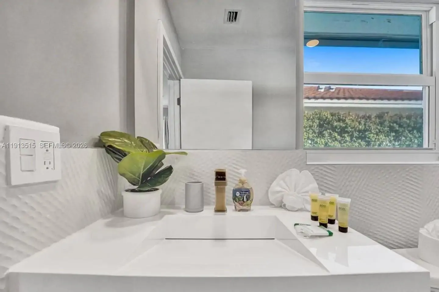 1241 Hollywood Blvd, Hollywood, Florida 33019, Hollywood, Florida 33019, 6 Bedrooms Bedrooms, ,4 BathroomsBathrooms,Residential Lease,For Rent,1241 Hollywood Blvd, Hollywood, Florida 33019,A11913515