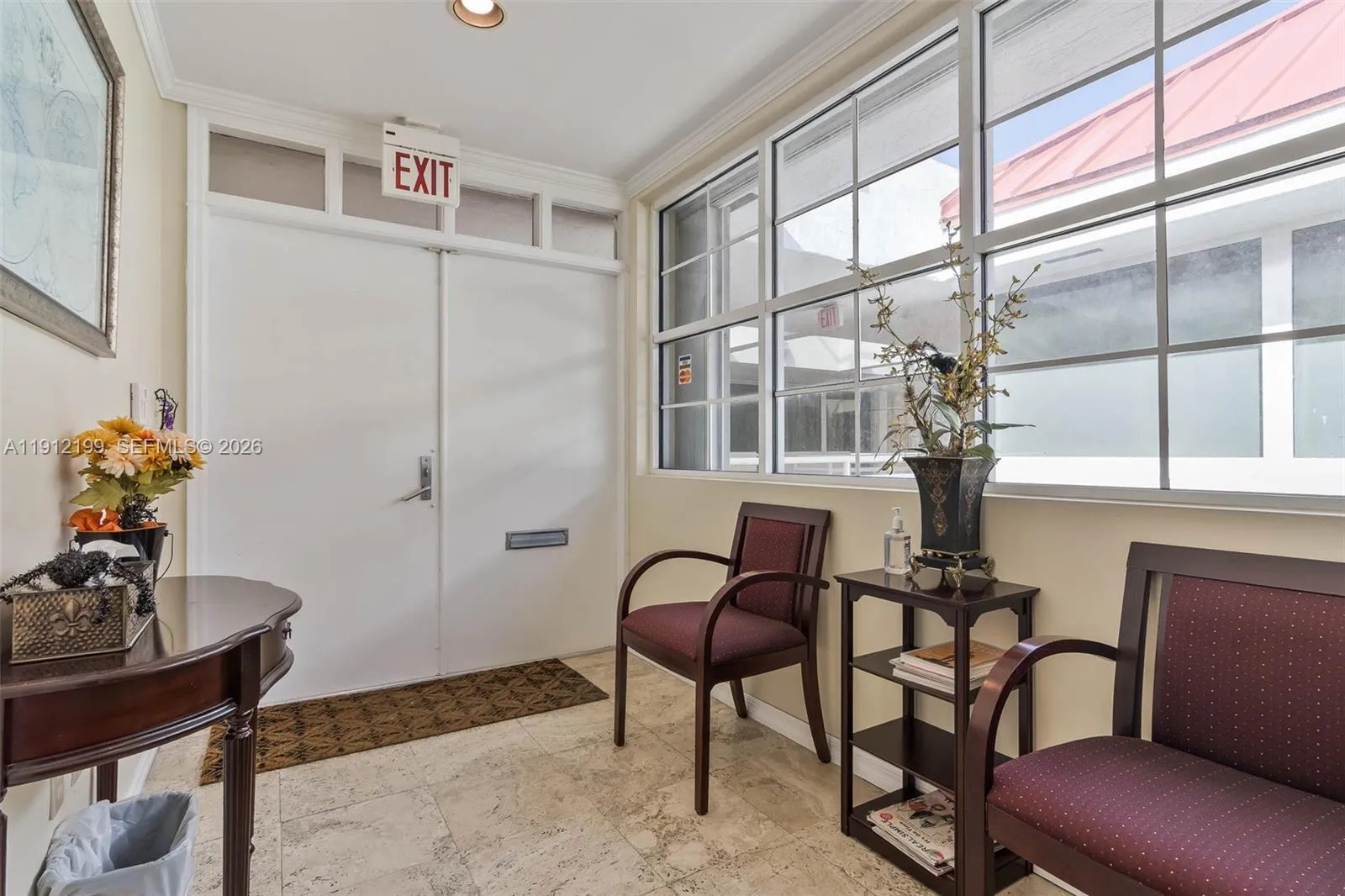 Front door and reception area\r\nNote:  New double glass doors have been installed.