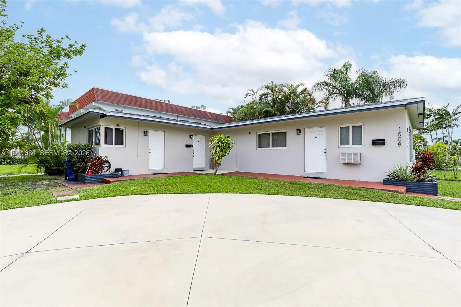 1508 E Garfield St, Hollywood, Florida 33020, Hollywood, Florida 33020, ,Residential Income,For Sale,1508 E Garfield St, Hollywood, Florida 33020,A11911684