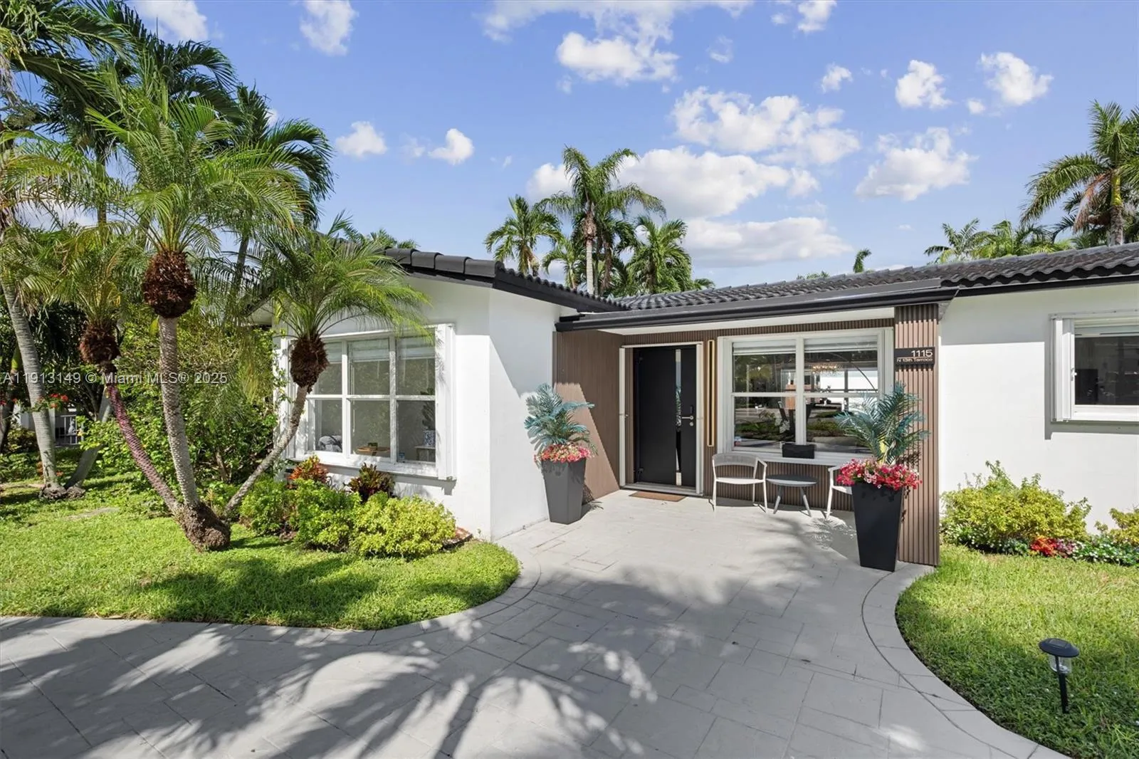 1115 N 13th Ter, Hollywood, Florida 33019, Hollywood, Florida 33019, 5 Bedrooms Bedrooms, ,3 BathroomsBathrooms,Residential,For Sale,1115 N 13th Ter, Hollywood, Florida 33019,A11913149