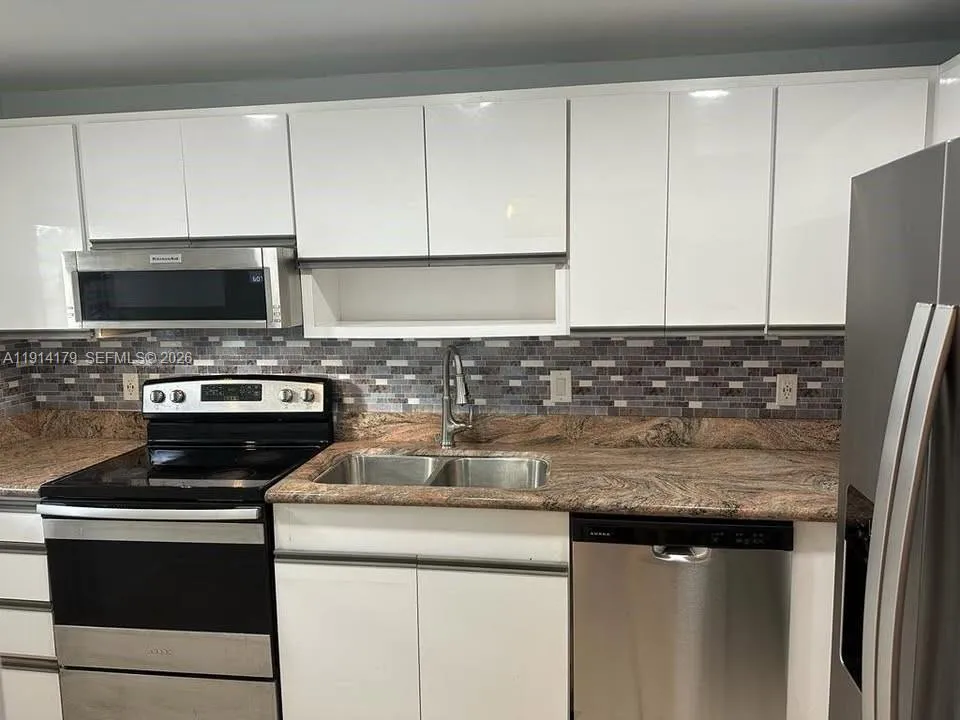 4500 N Federal Hwy 102a, Lighthouse Point, Florida, Lighthouse Point, Florida 33064, 2 Bedrooms Bedrooms, ,2 BathroomsBathrooms,Residential Lease,For Rent,4500 N Federal Hwy 102a, Lighthouse Point, Florida,A11914179